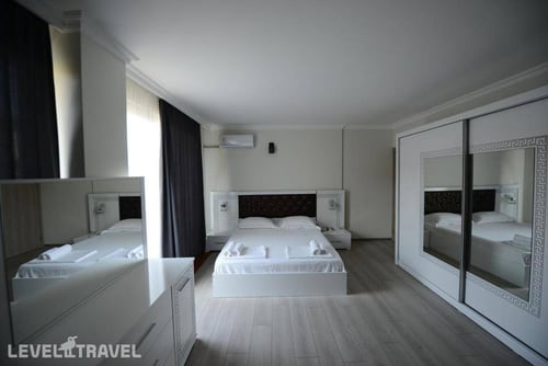 Aristocrat Hotel — фото 7