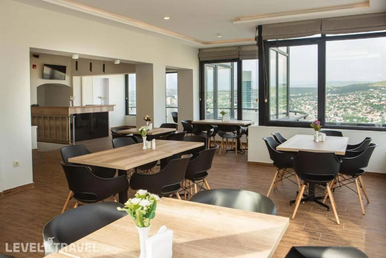Vista Hotel — public_area